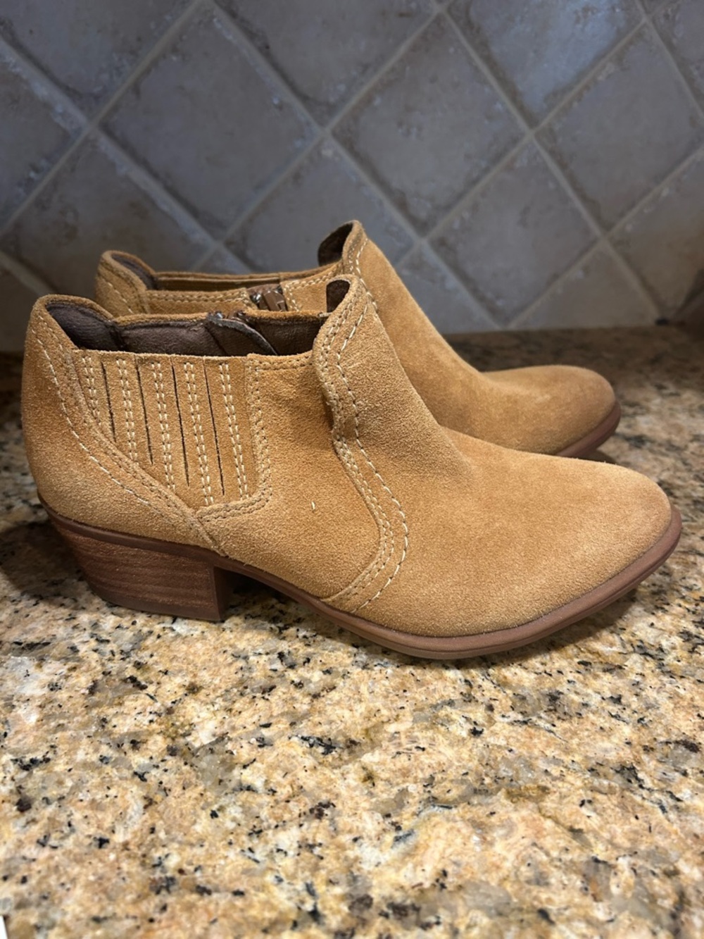 Earth | Peak Peru Booties size 6